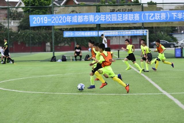 重庆女子公开赛许赢领先1杆冲击卫冕 彭严萱T2
